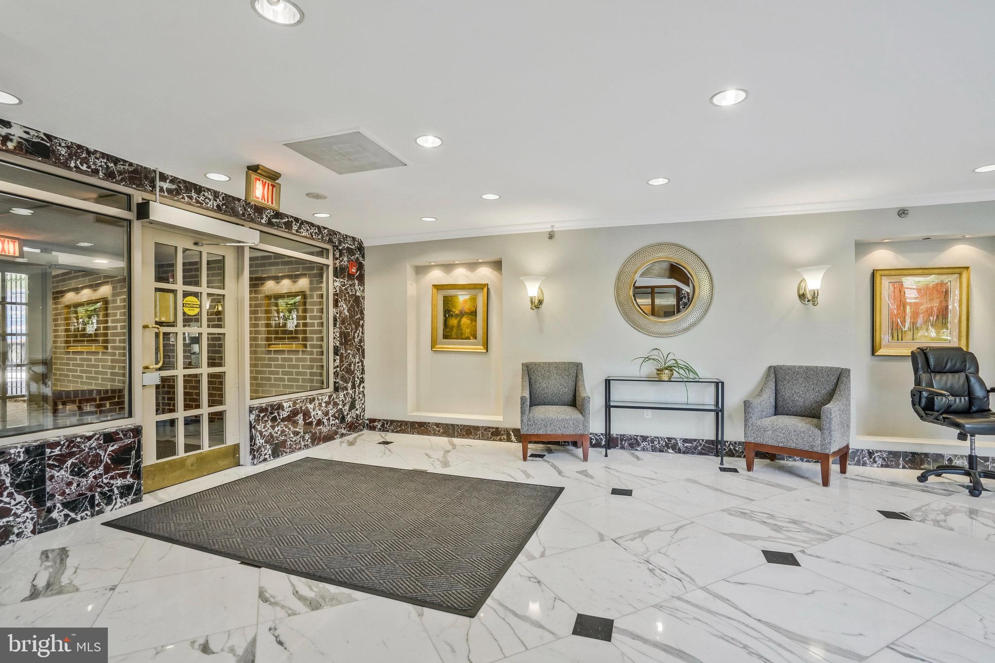 THE WILLIAMSBURG - Residential