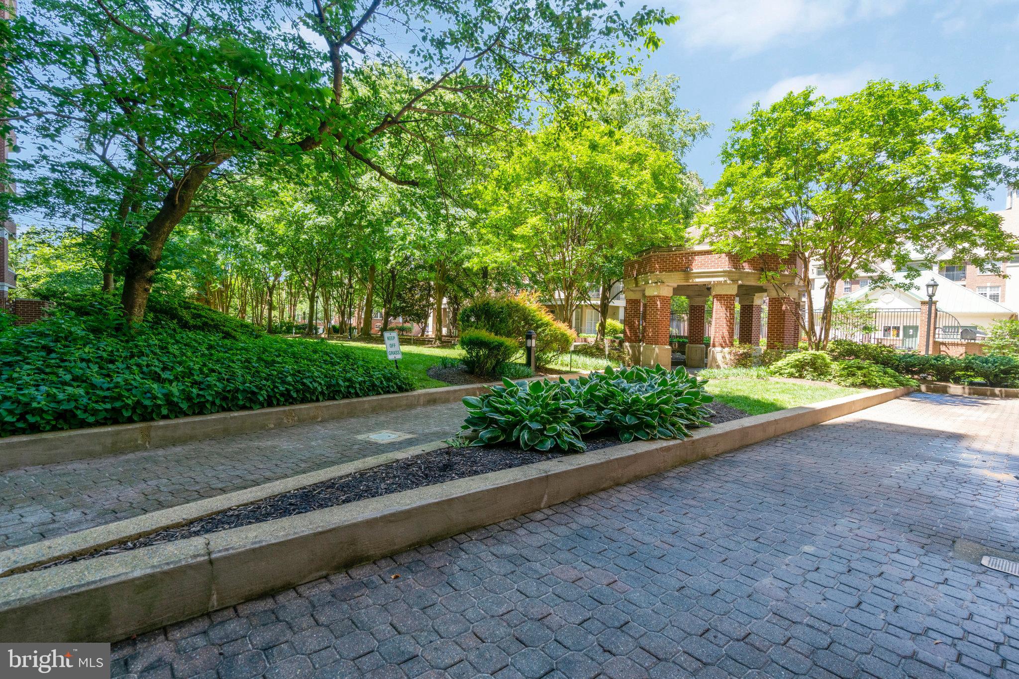 THE WILLIAMSBURG - Residential