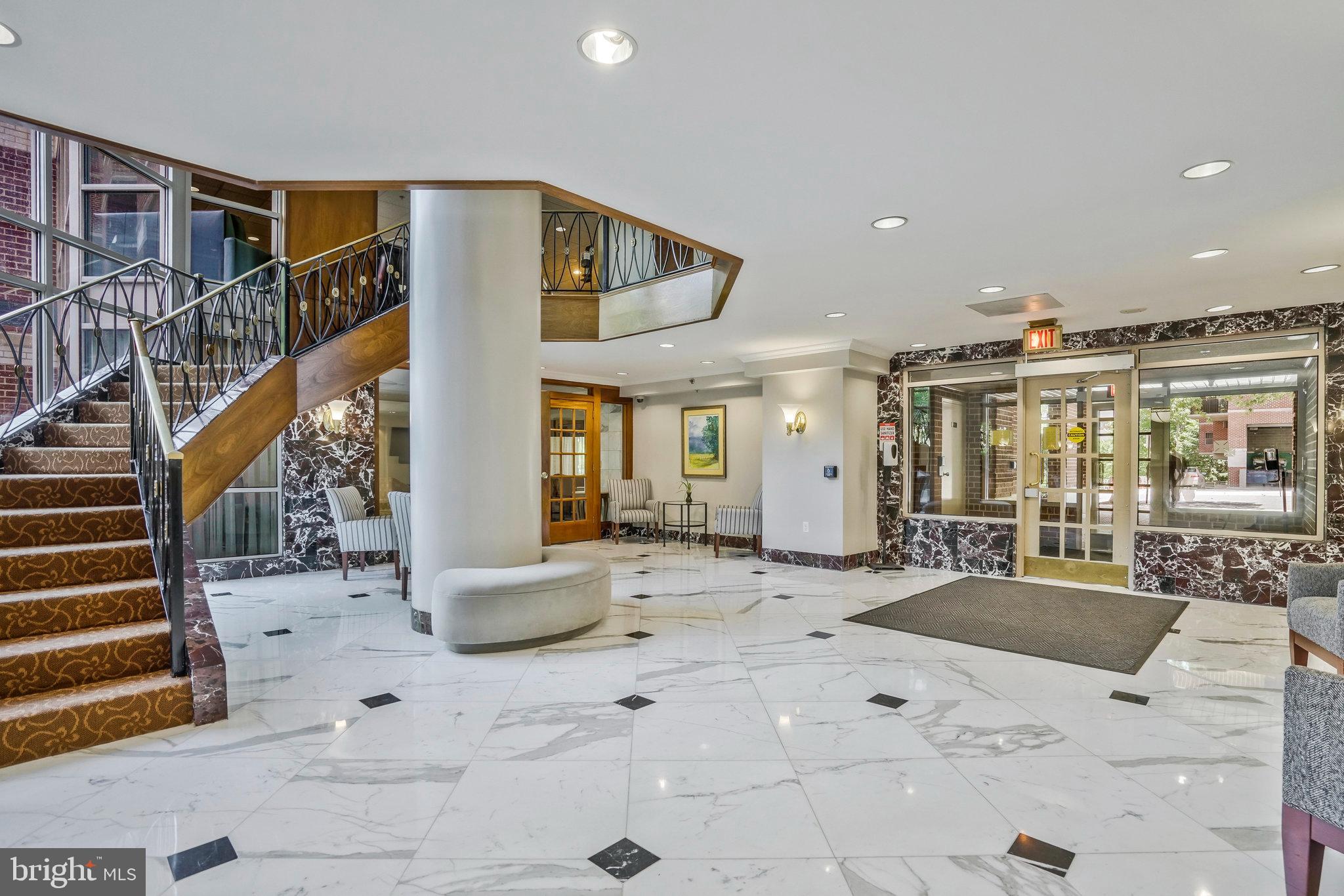 THE WILLIAMSBURG - Residential