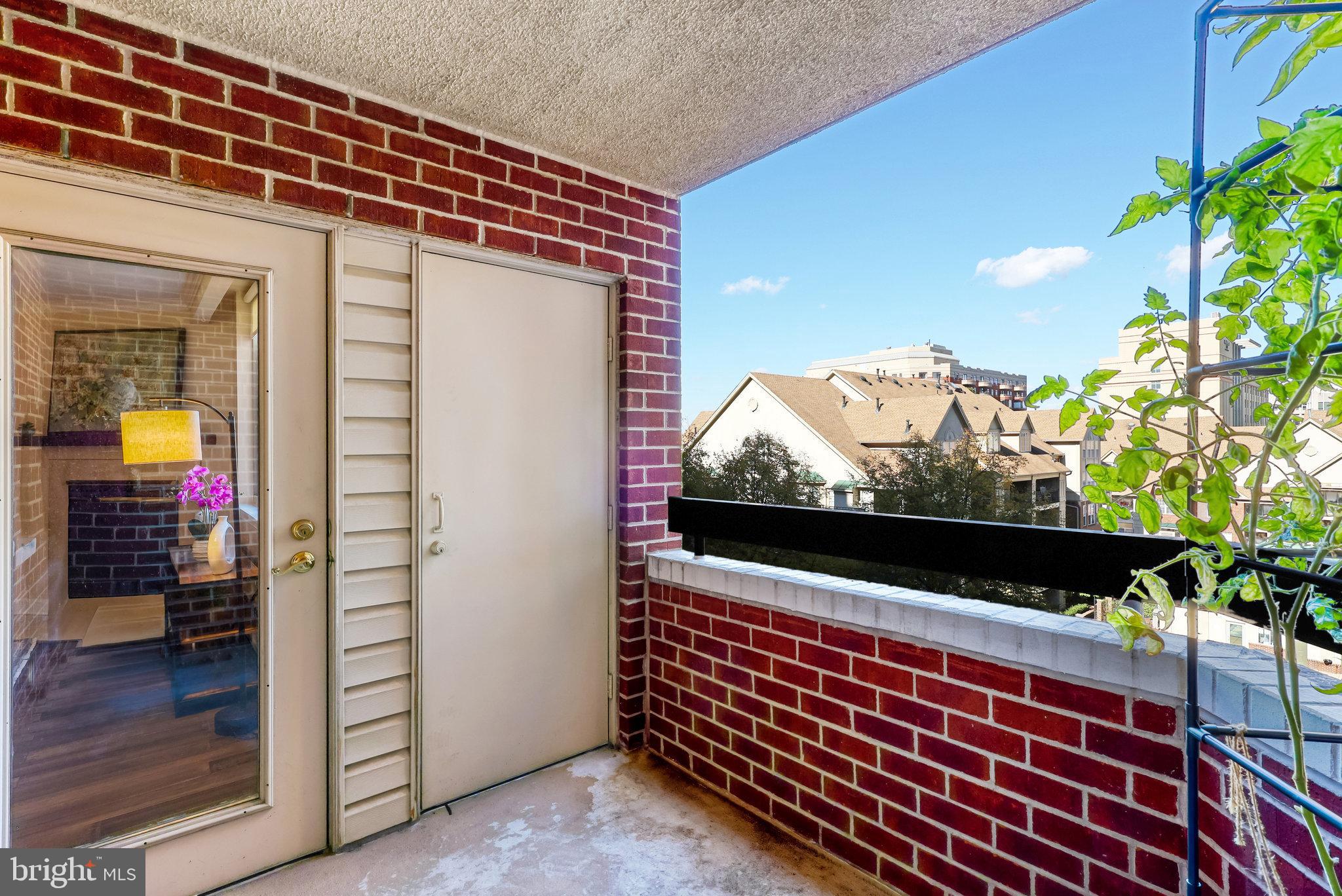 THE WILLIAMSBURG - Residential