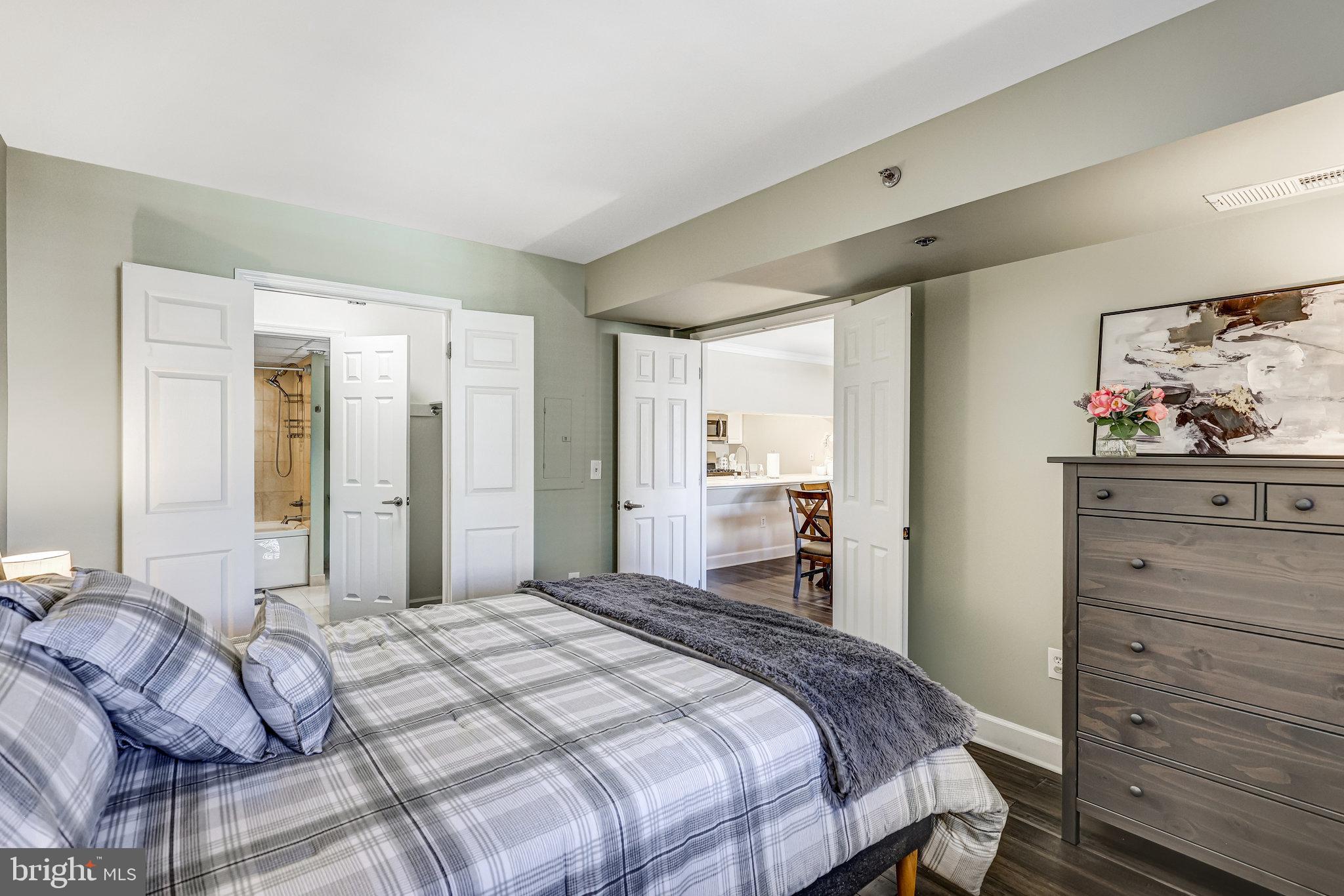 THE WILLIAMSBURG - Residential