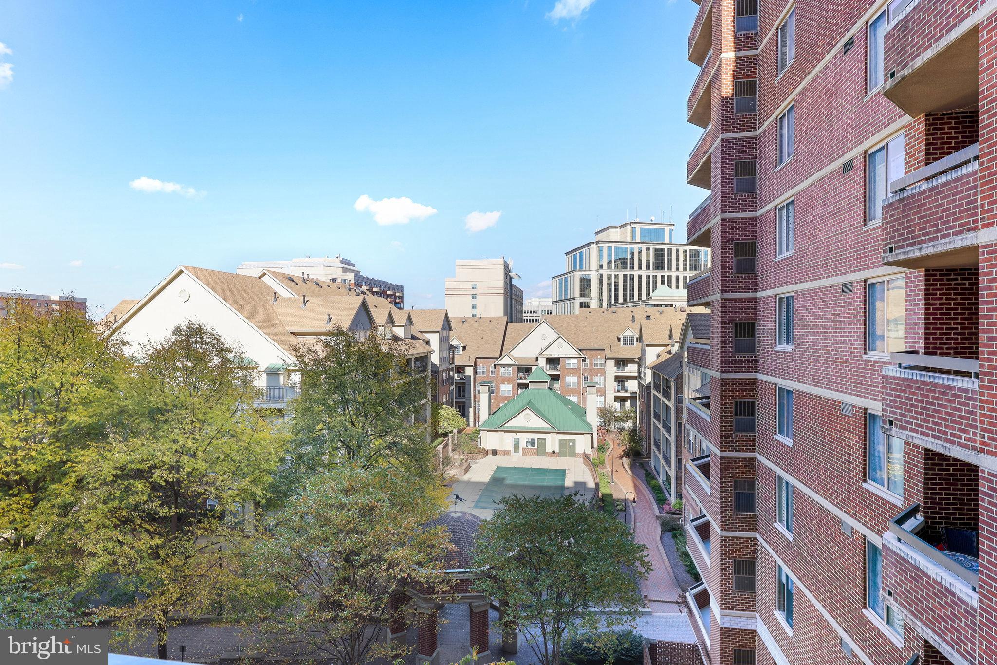 THE WILLIAMSBURG - Residential