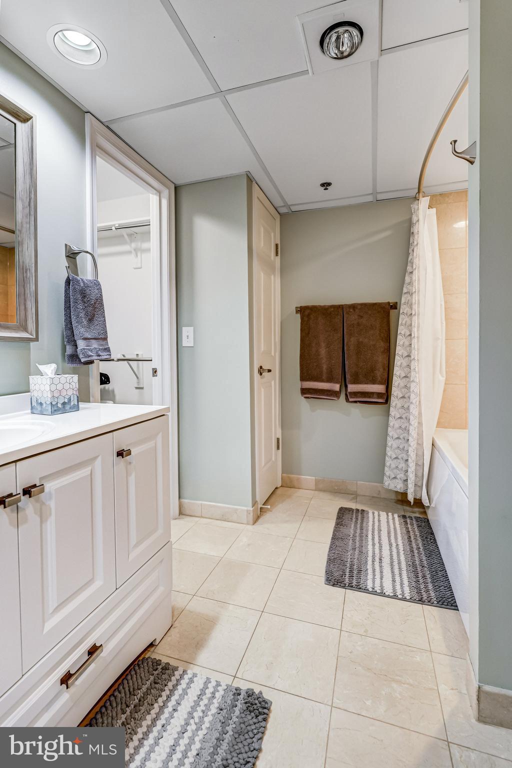 THE WILLIAMSBURG - Residential