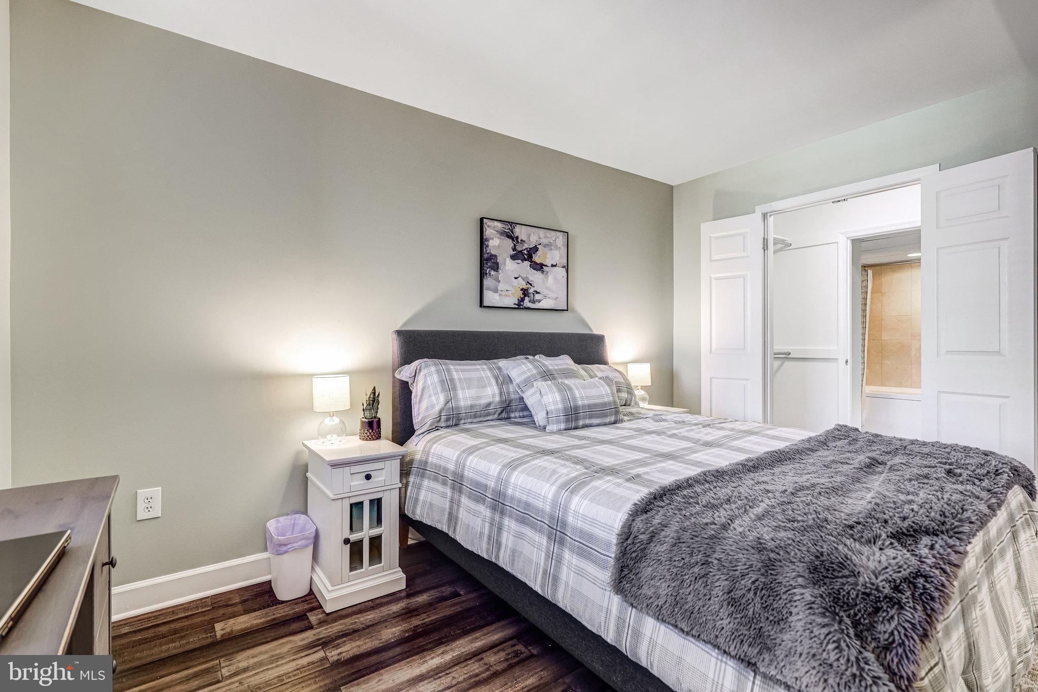 THE WILLIAMSBURG - Residential