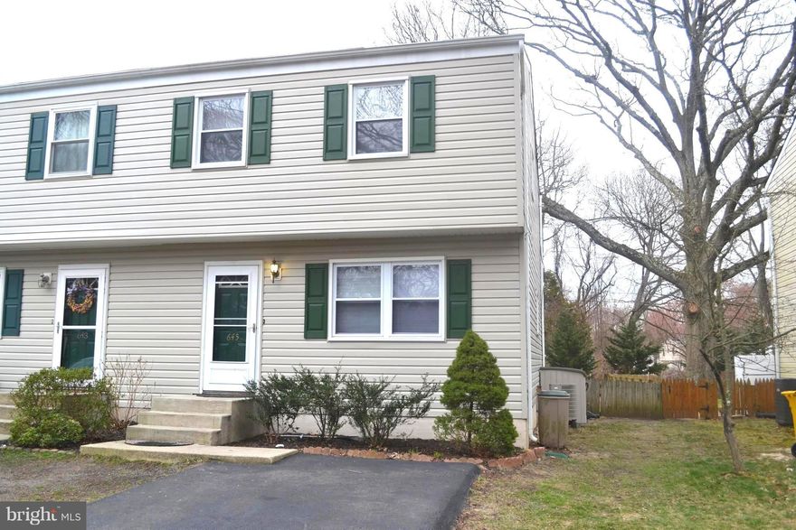 3 bedroom, 2 full bath duplex ready for immediate occupancy in Severna Park!  Home comes with living room, family room, eat-in kitchen, deck, and fenced rear yard.  Full unfinished basement offers plenty of storage, as well as washer and dryer.  Very clean and well maintained.  See it today!
