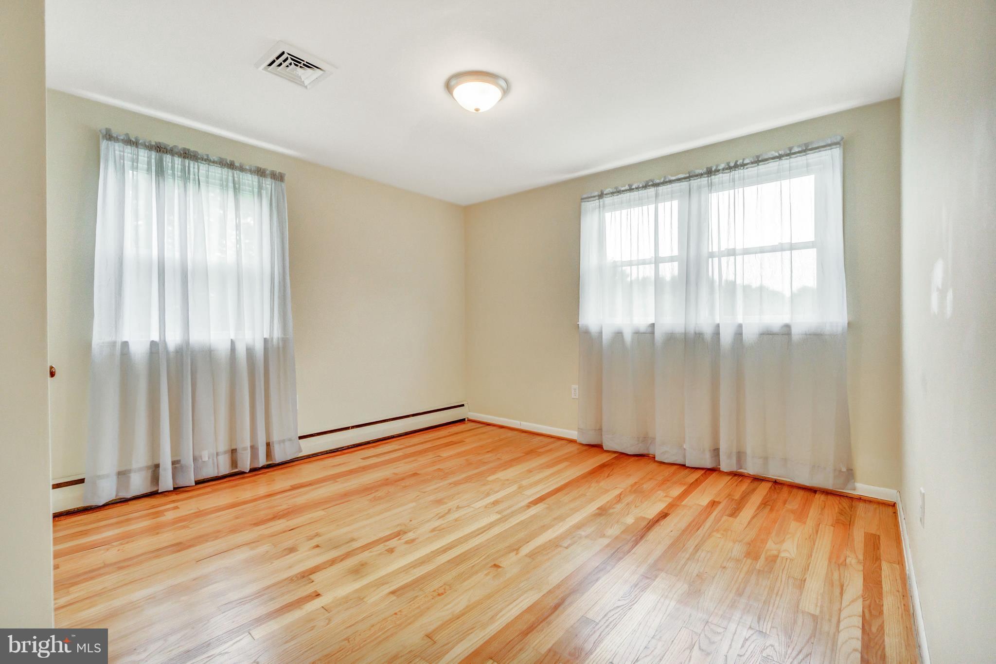 RED OAK HILLS - Residential Lease