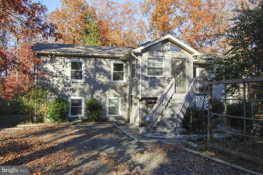 Spacious home with 6 bedrooms on wooded lot. Bright tiled foyer leads to large living room with fireplace. Lots of cabinets in kitchen and large pantry. Beautiful Florida room is bright with floor to ceiling windows, sky lights and tile floors. Lower level has 3 additional bedrooms and huge recreation room.