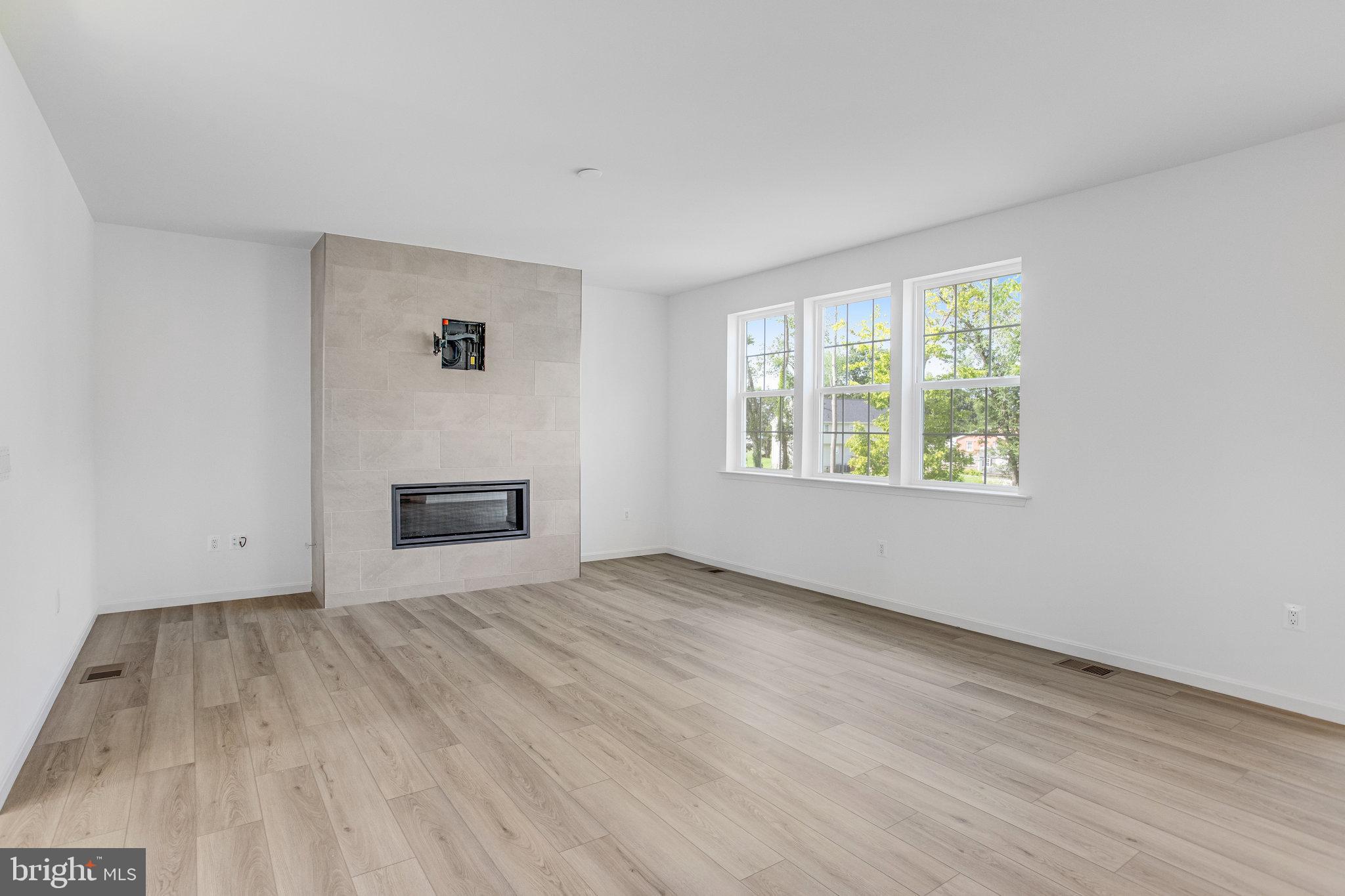 WHITE OAK - Residential