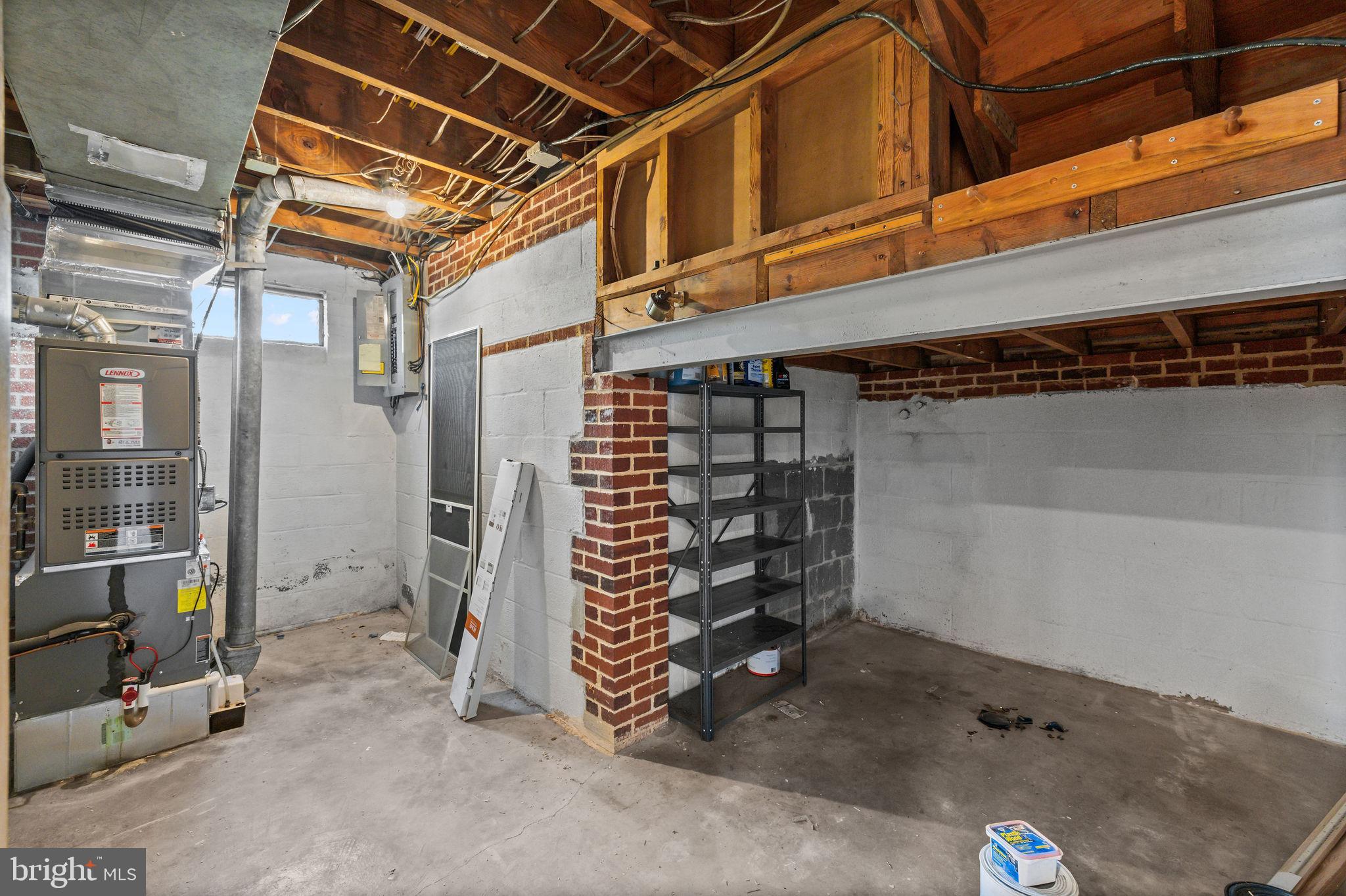 WARREN WOODS - Residential