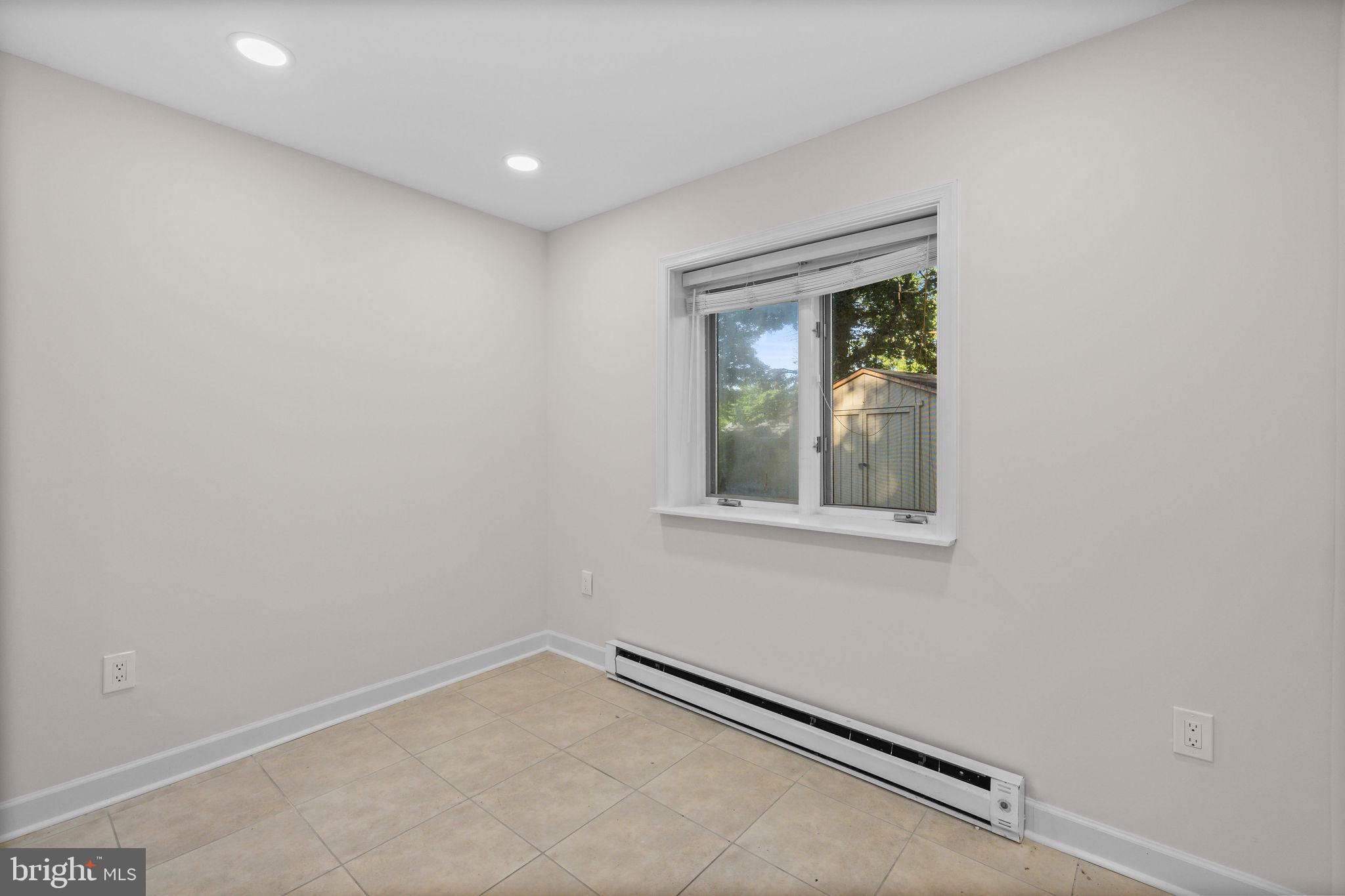 WARREN WOODS - Residential