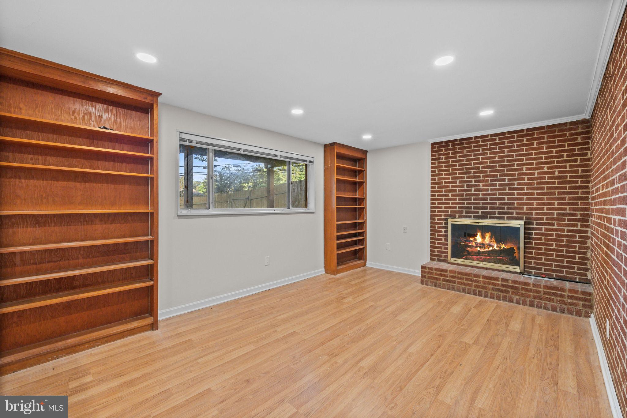 WARREN WOODS - Residential