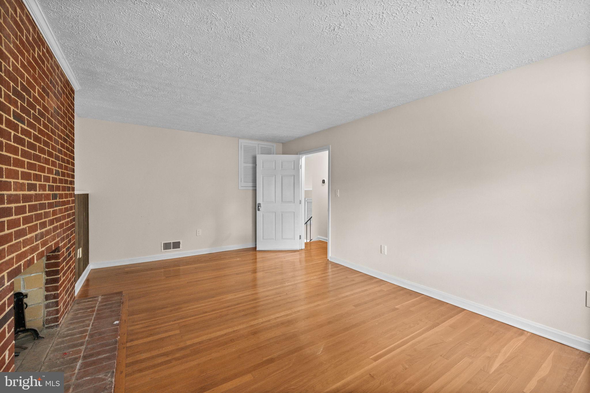 WARREN WOODS - Residential