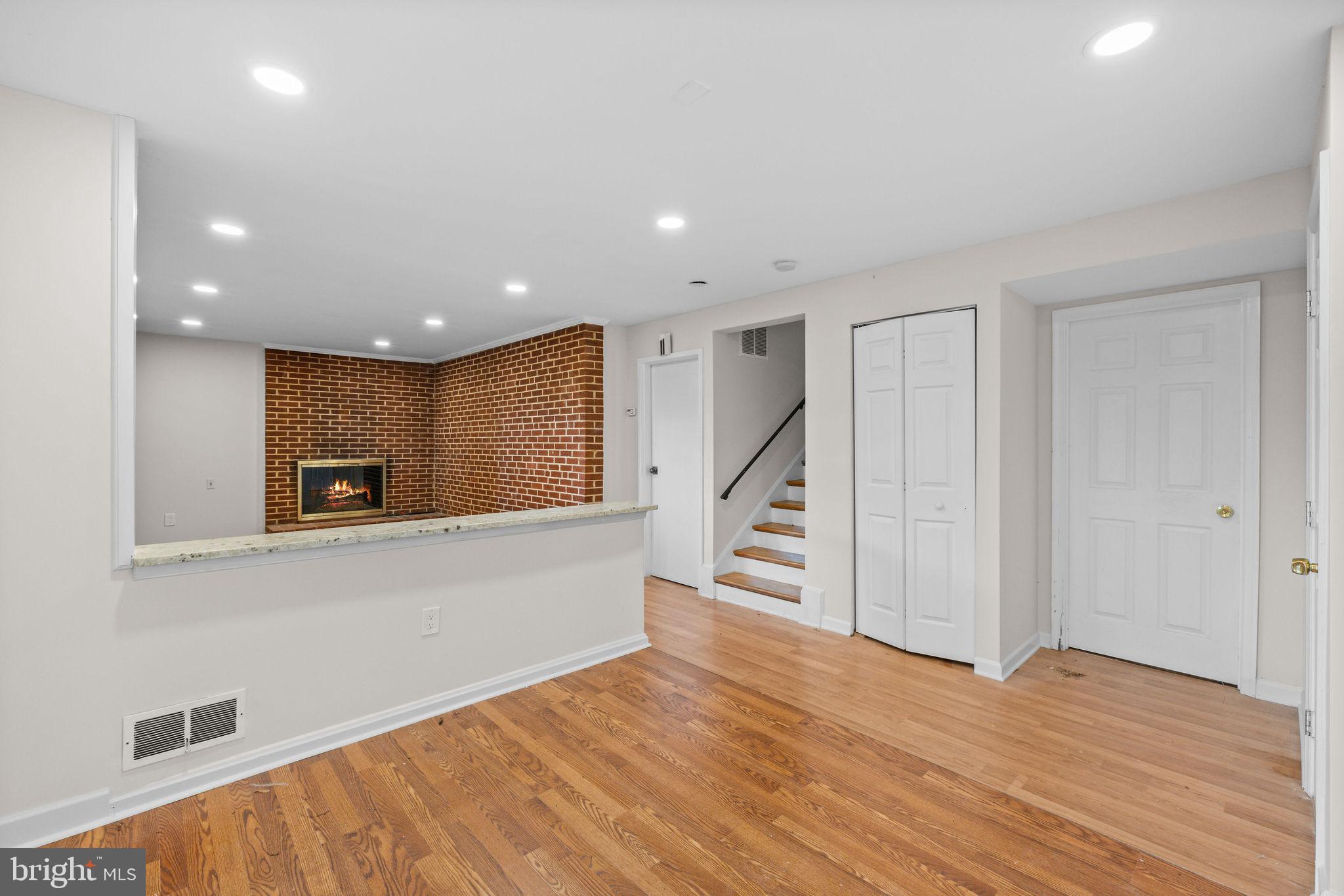 WARREN WOODS - Residential