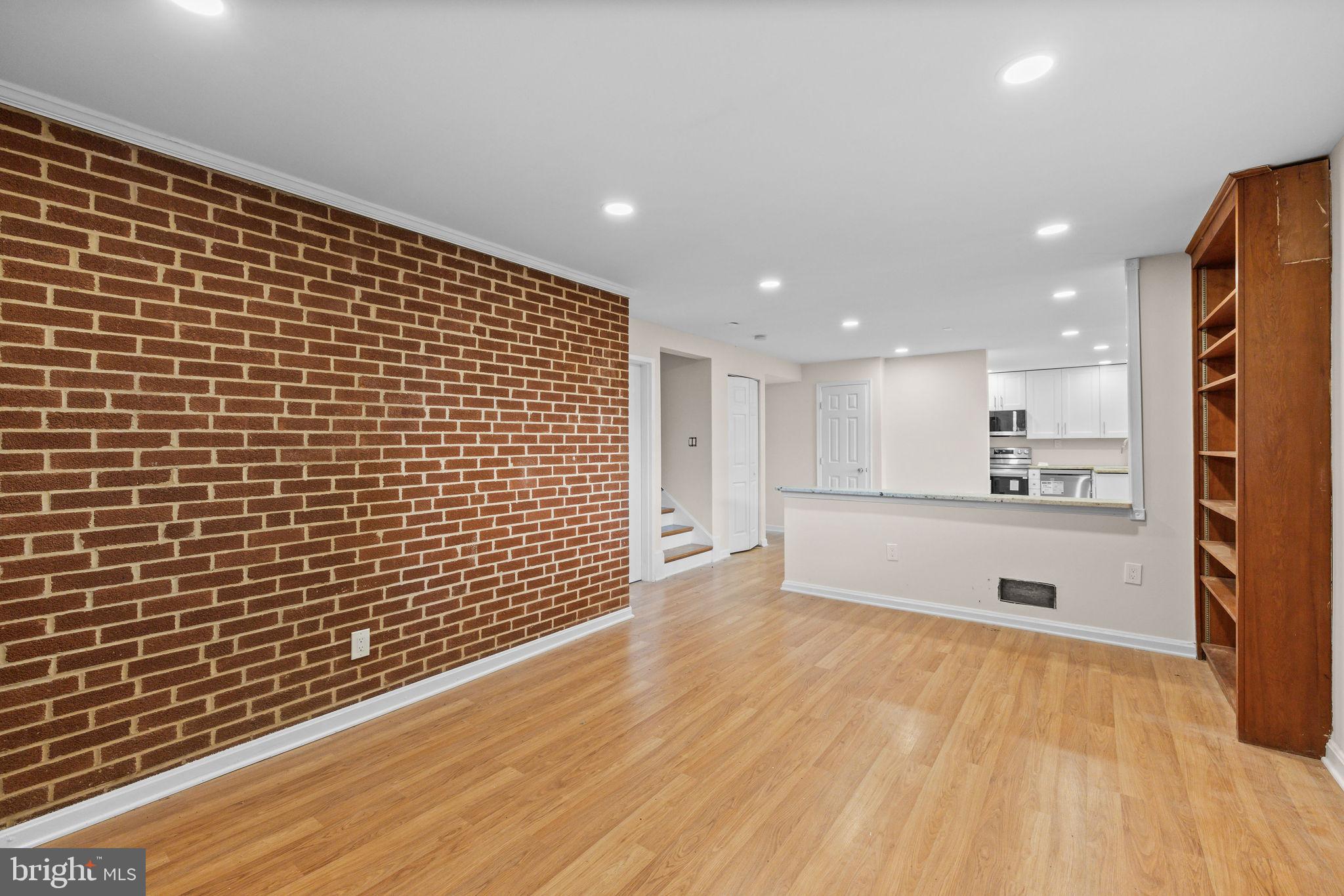 WARREN WOODS - Residential