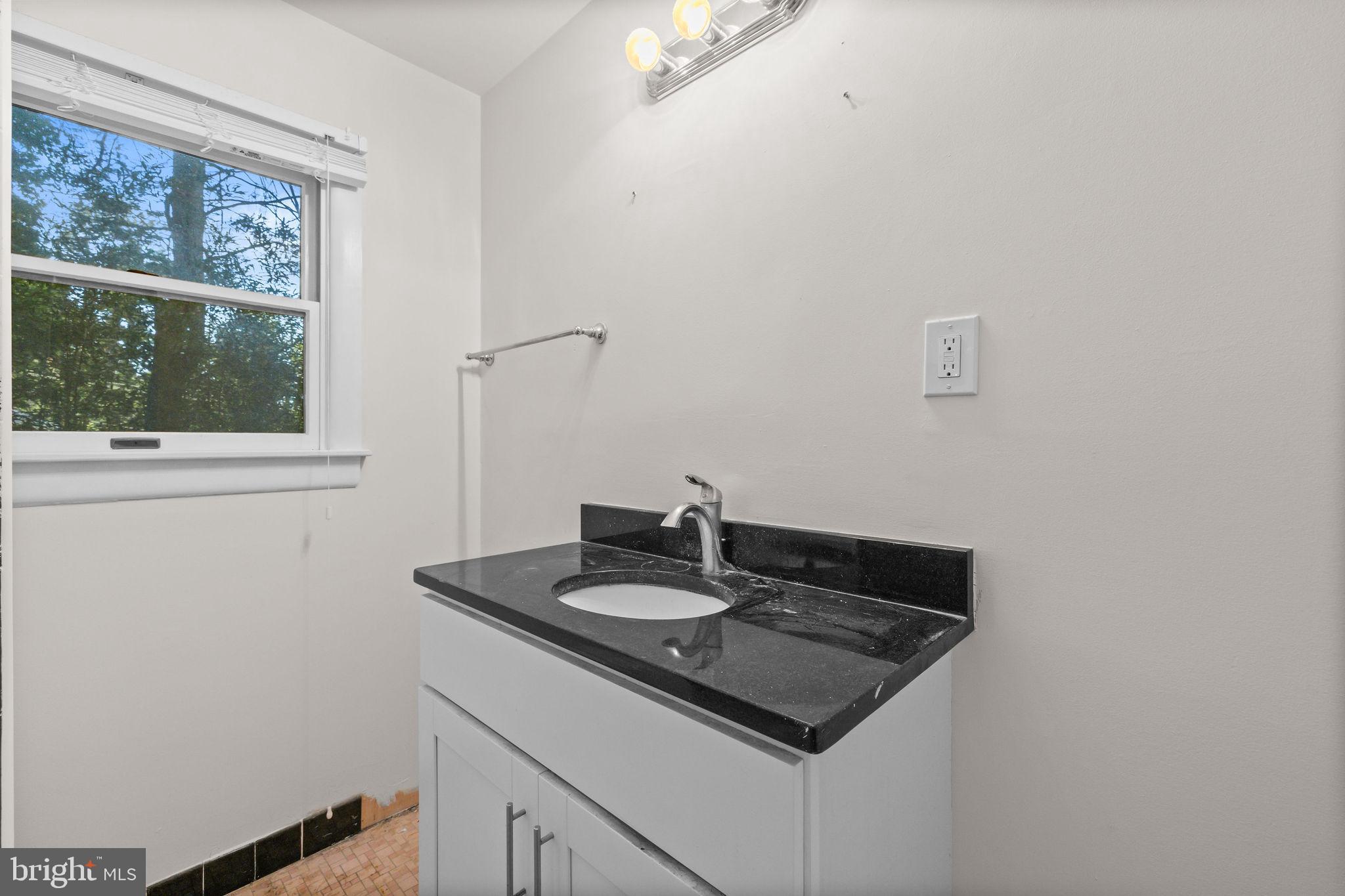 WARREN WOODS - Residential