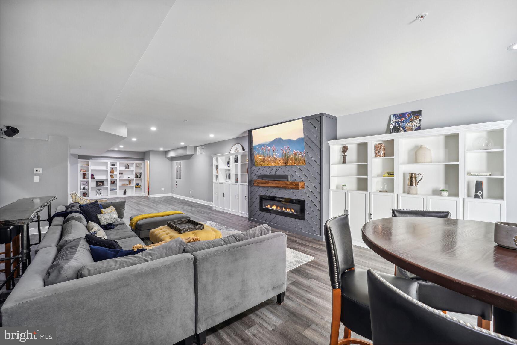 MARLBORO RIDGE - Residential