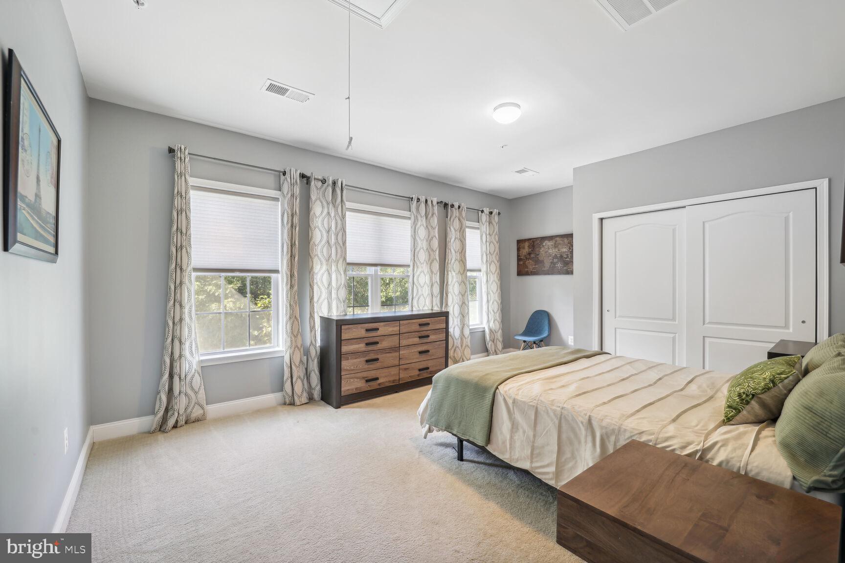 MARLBORO RIDGE - Residential