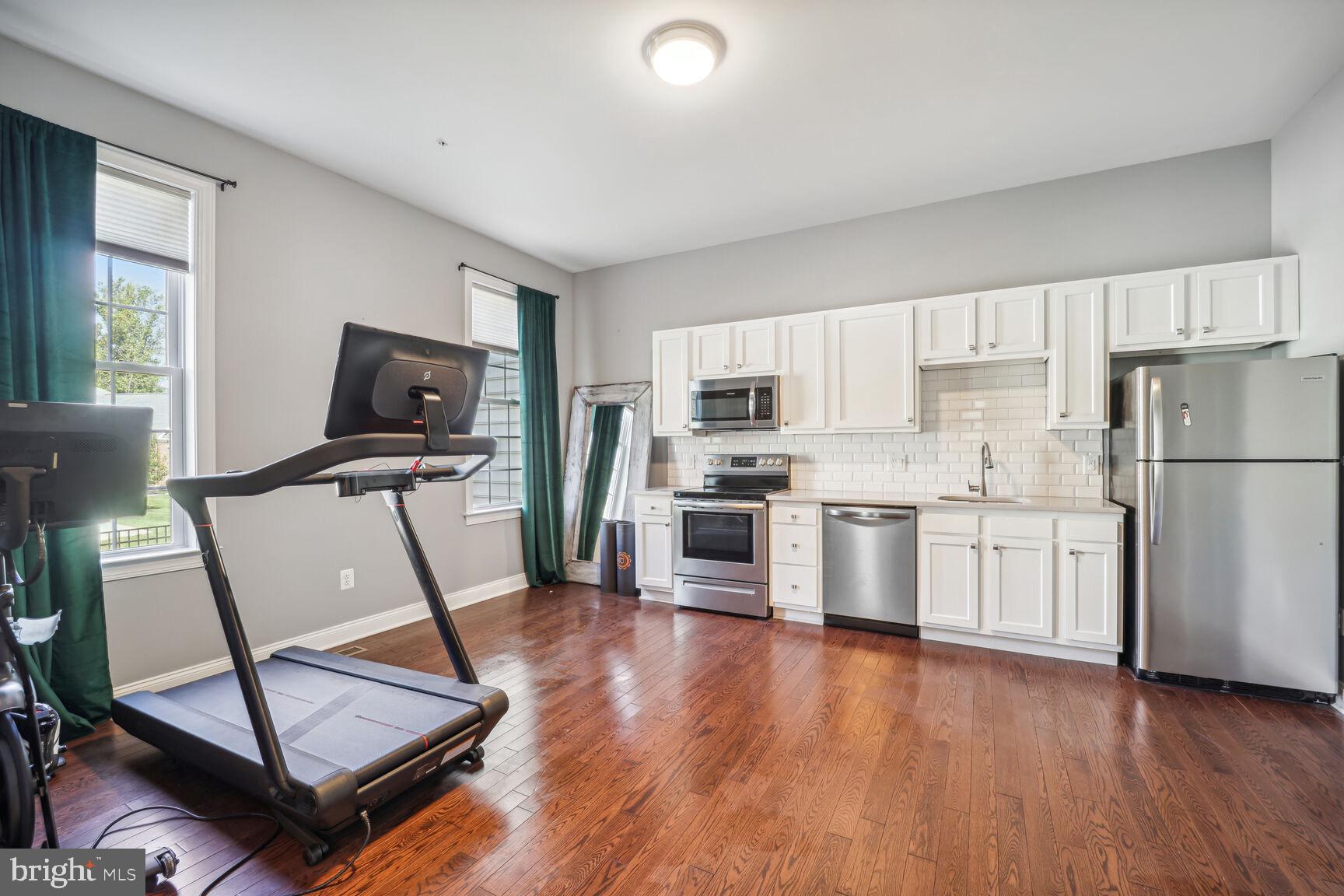 MARLBORO RIDGE - Residential