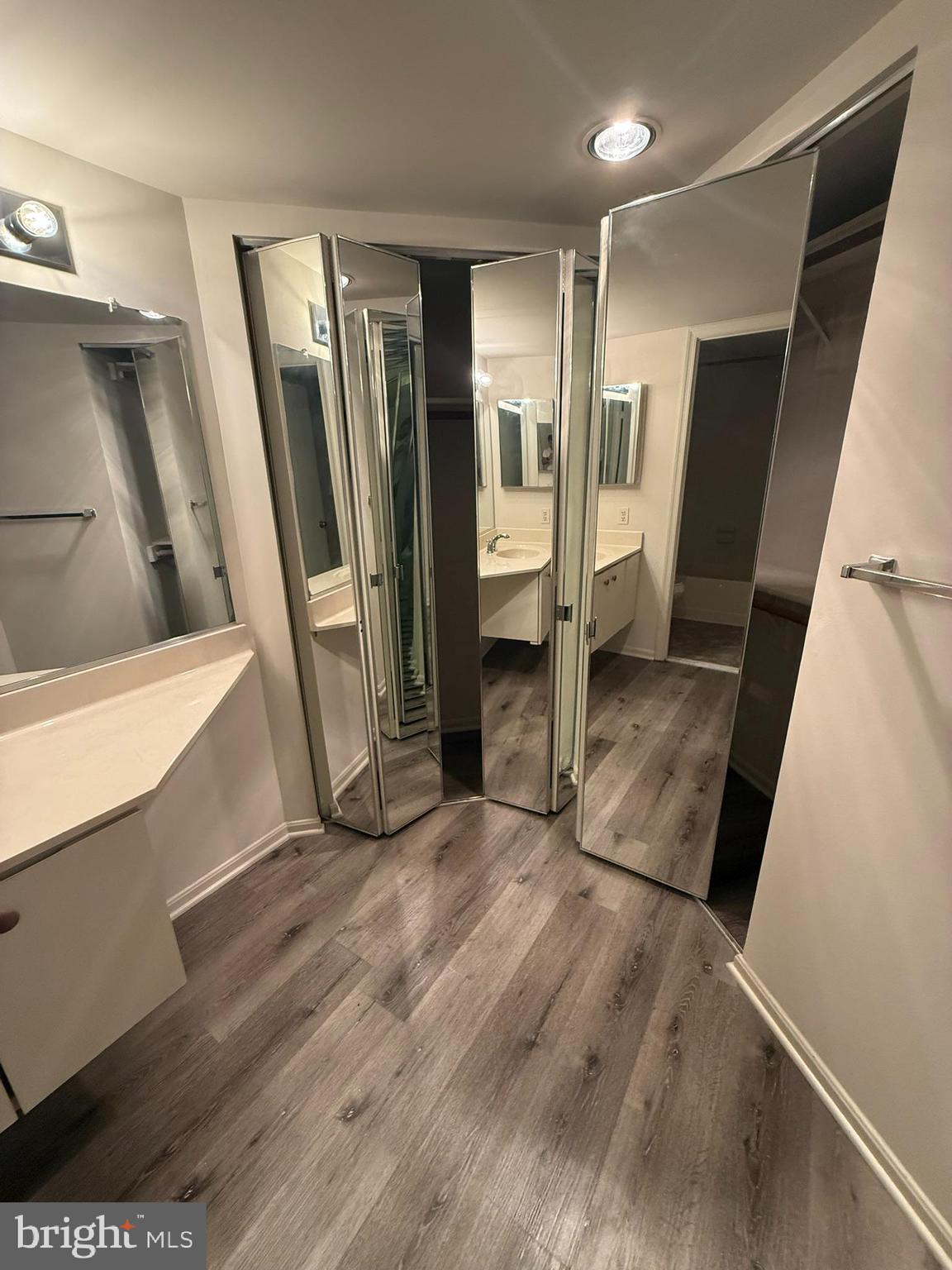 ASTORIA - Residential Lease