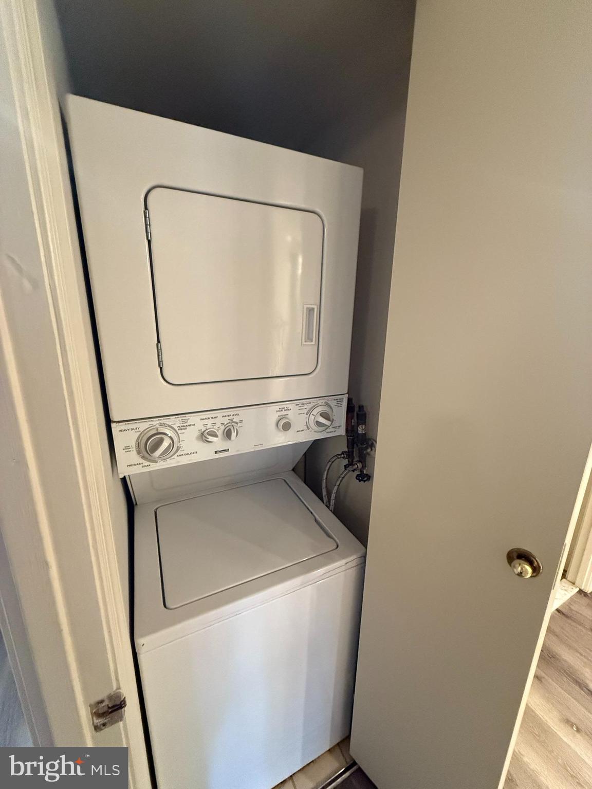 ASTORIA - Residential Lease