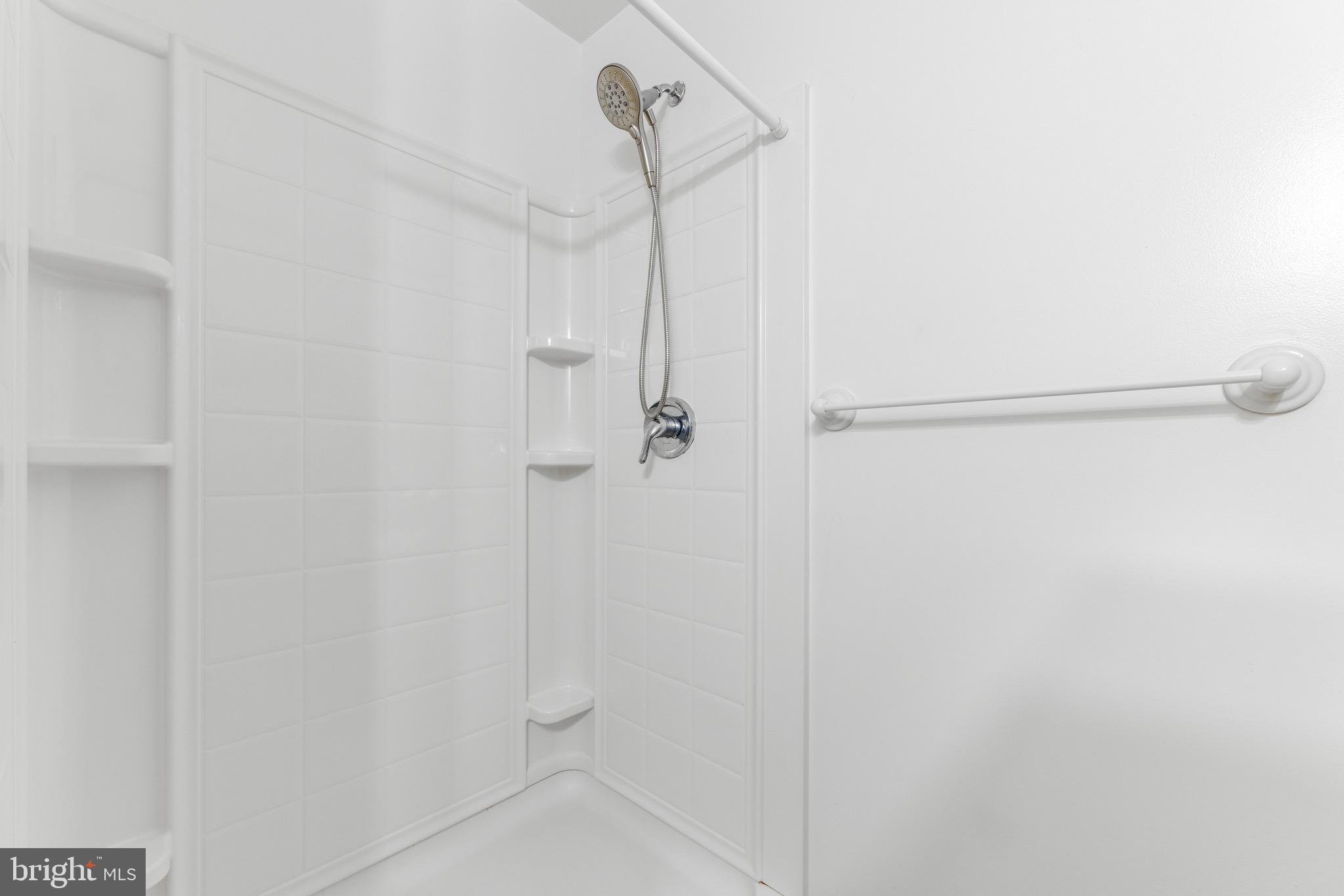 ADMIRALS WALK - Residential