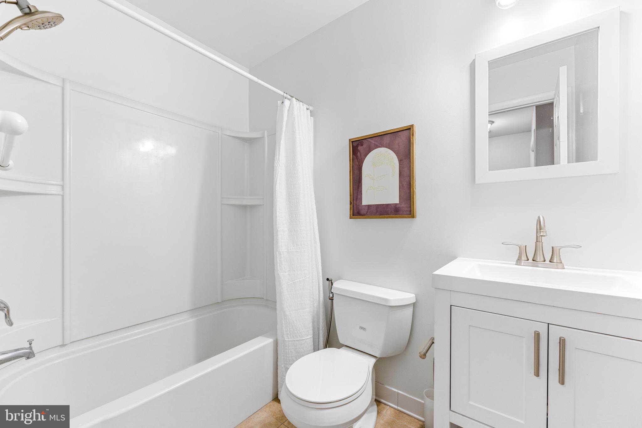 ADMIRALS WALK - Residential