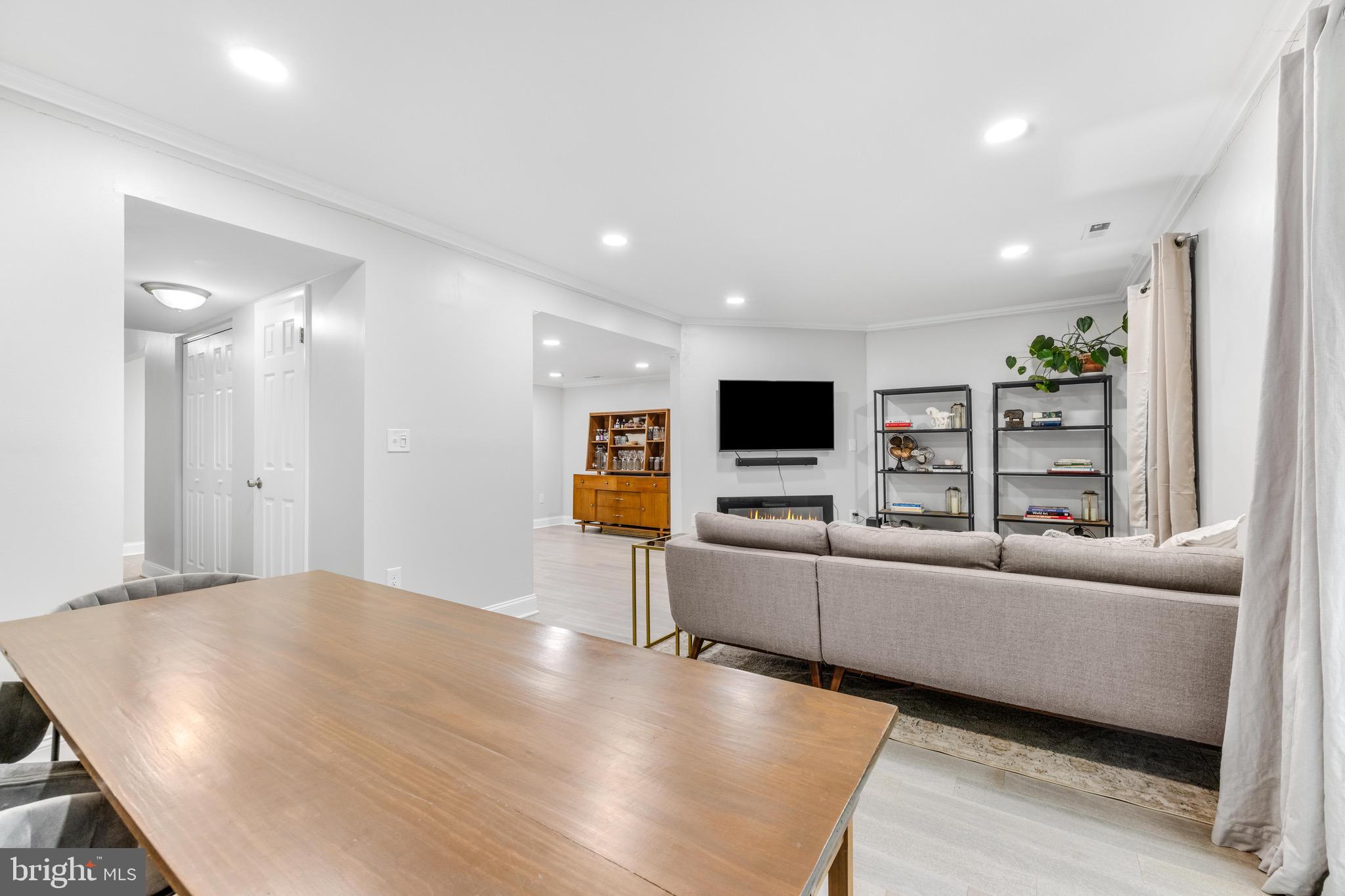 ADMIRALS WALK - Residential