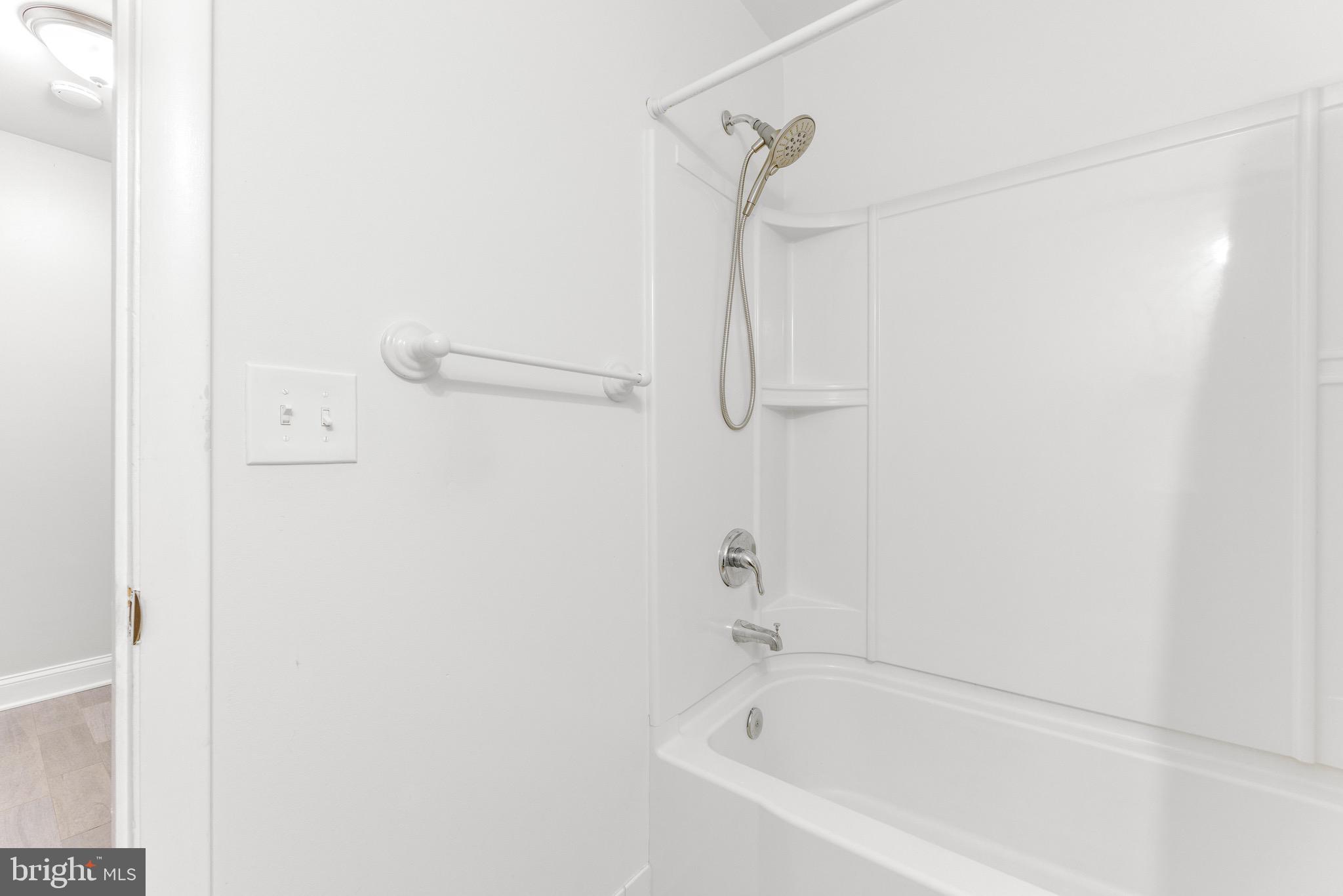 ADMIRALS WALK - Residential