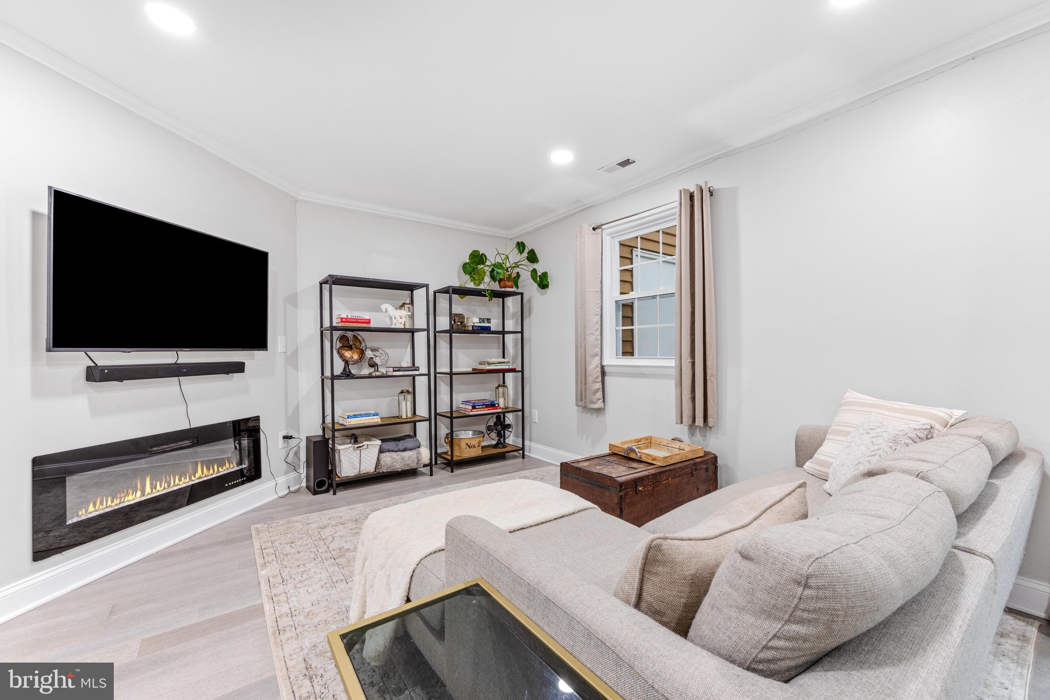 ADMIRALS WALK - Residential