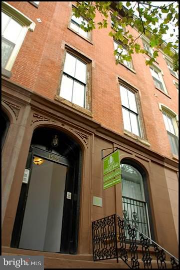 Description
This 1BR/1BA apartment is located on the first floor of a brownstone building in Rittenhouse. Features include:
*Large backyard
*Central AC and heat
*In-Unit laundry
*Dishwasher and garbage disposal
*Ample closet space
*Private entrance
*Fantastic location
Pet Policy
We are pet friendly! No breed or weight restrictions - just a one-time fee of $250/pet. Water is included in the rent. Only security deposit and first month's rent needed to move in! Credit requirements apply.