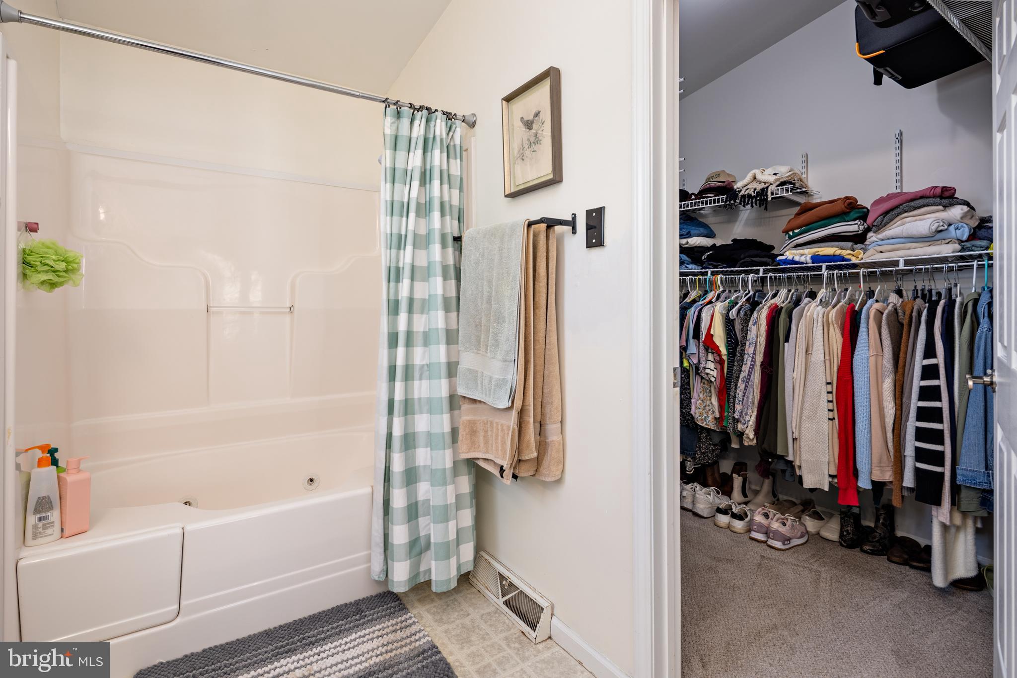 NEW COLONY VILLAGE - Residential