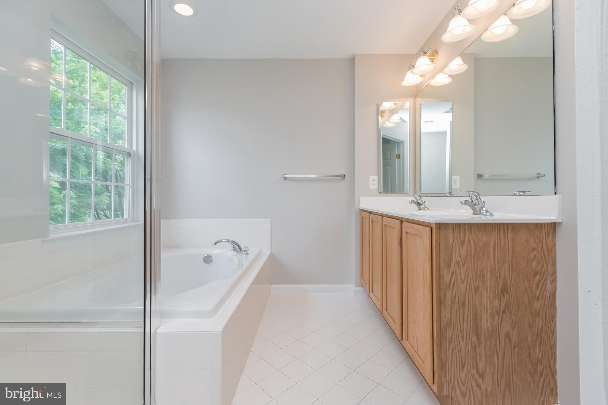 LAKELAND PLACE - Residential