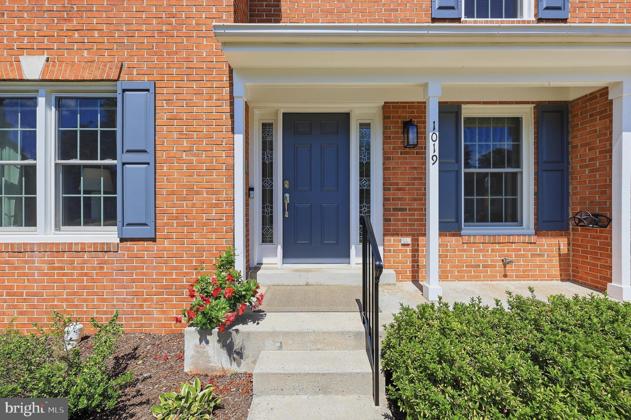 1019 CHINABERRY DRIVE