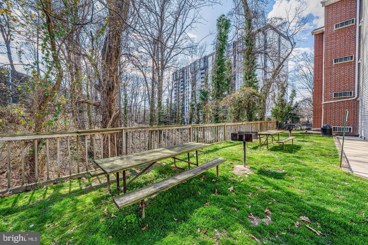 POINTE AT PARK CENTER - Residential