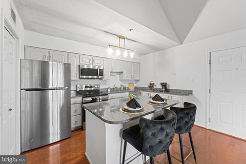 3302 WYNDHAM CIRCLE B ALEXANDRIA VA 22302