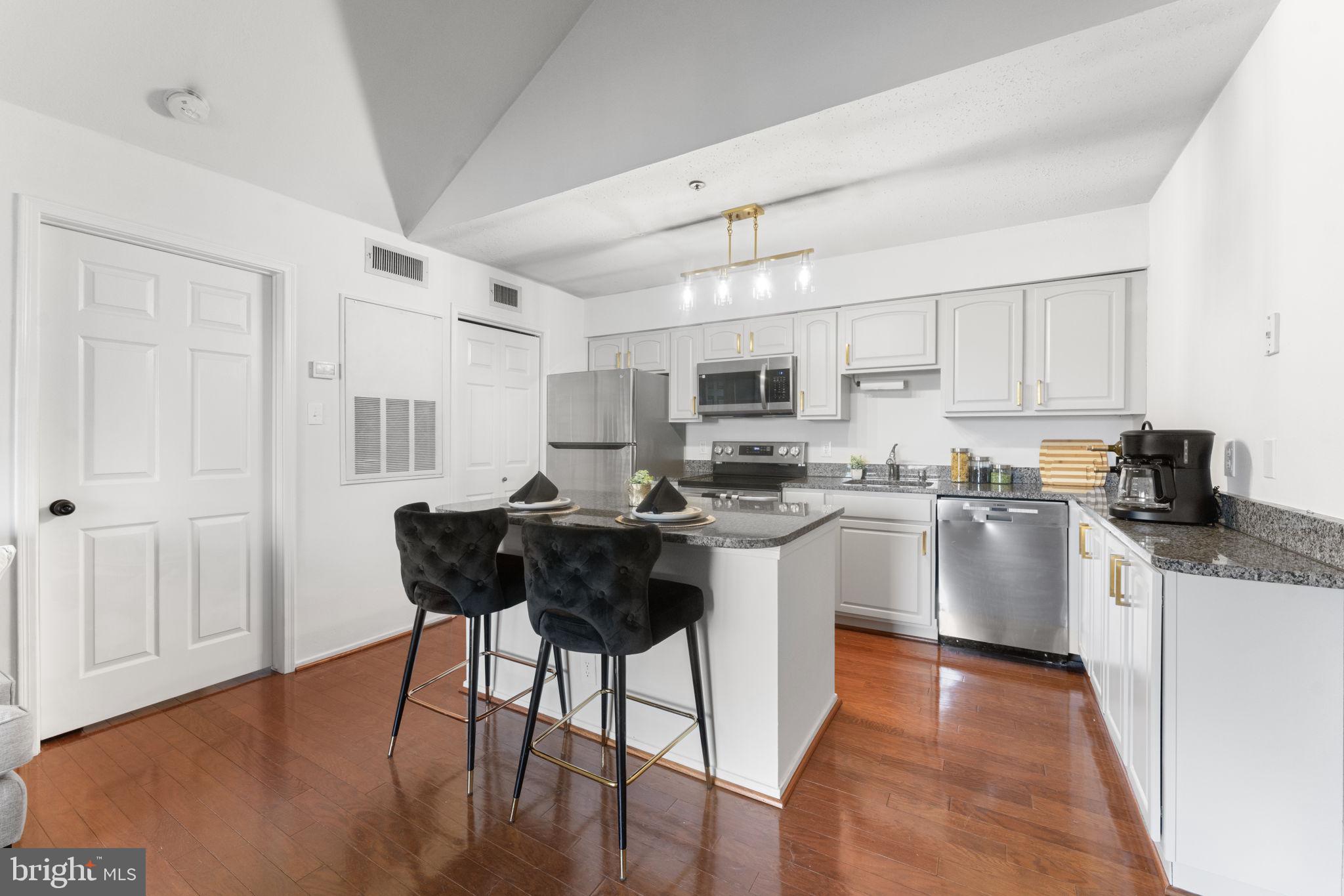 POINTE AT PARK CENTER - Residential