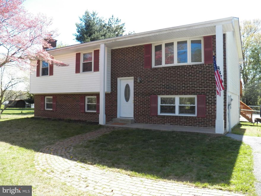 GREAT HOME WHICH HAS HAD MANY RECENT UPDATES INCLUDING KITCHEN, BATHS, BASEMENT, DECK AND MORE*BEDROOM IN BASEMENT WITH HUGE BATH WITH SUNKEN TUB AND SEP SHOWER*READY FOR SOME SUMMER FUN??IN-GROUND POOL HAS DIVING AND SLIDING BOARDS AND PLENTY OF POOL DECK SPACE*HUGE 1+ ACRE LEVEL LOT WITH LOTS OF ROOM FOR OUTDOOR ACTIVITIES*THIS IS A REALLY NICE HOME*NOT A SHORT SALE OR FORECLOSURE*DON'T DELAY!!!