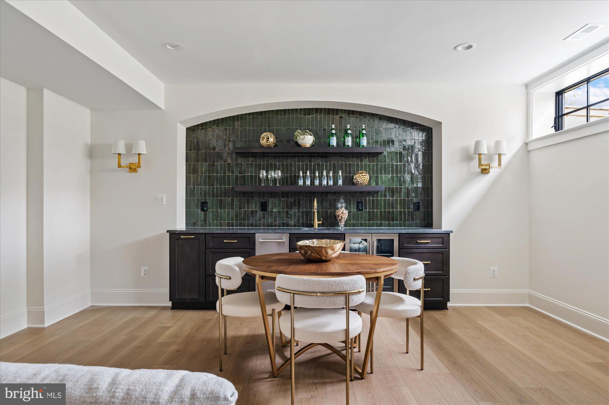 LEXINGTON VILLAGE - Residential