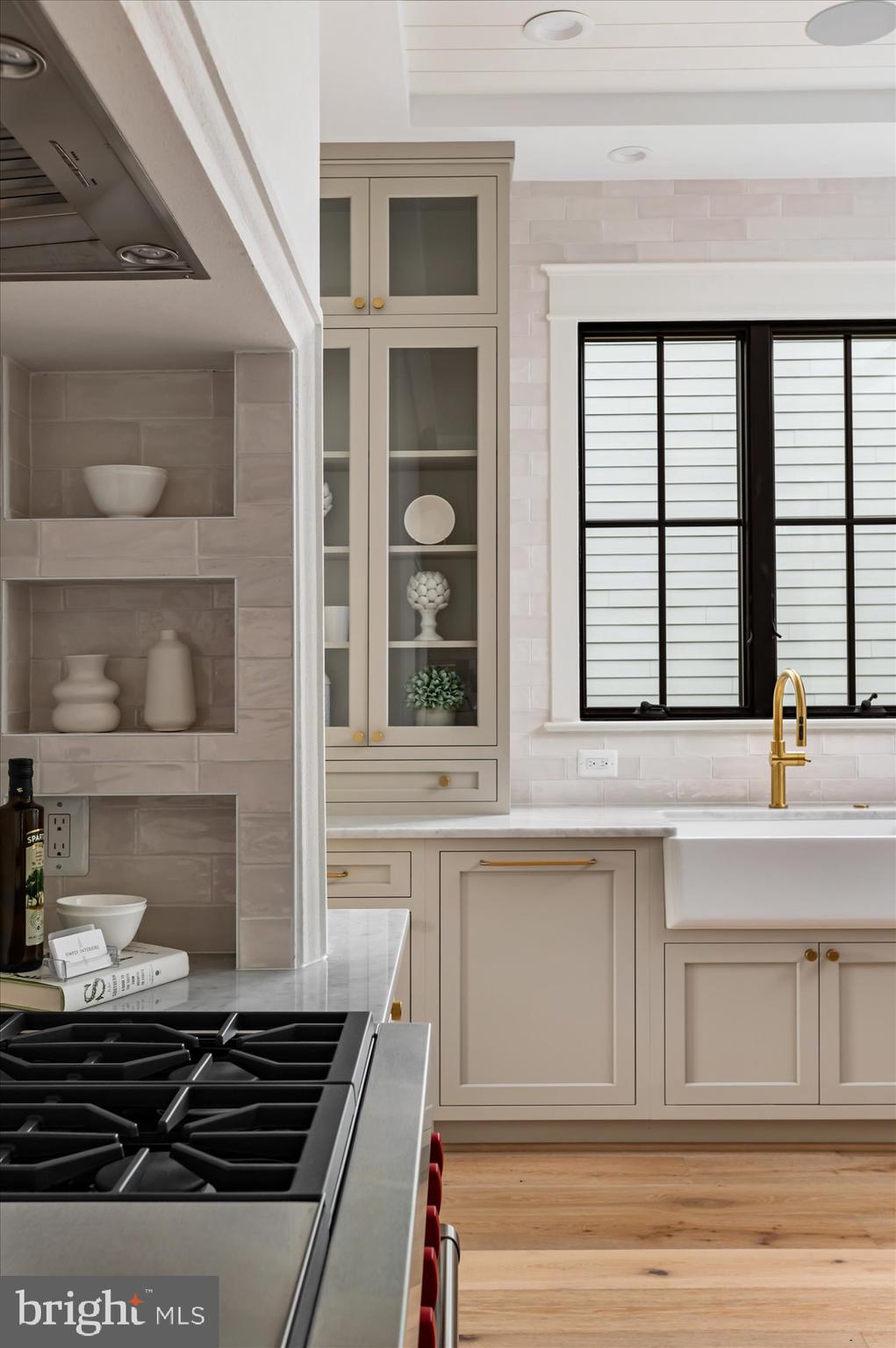 LEXINGTON VILLAGE - Residential