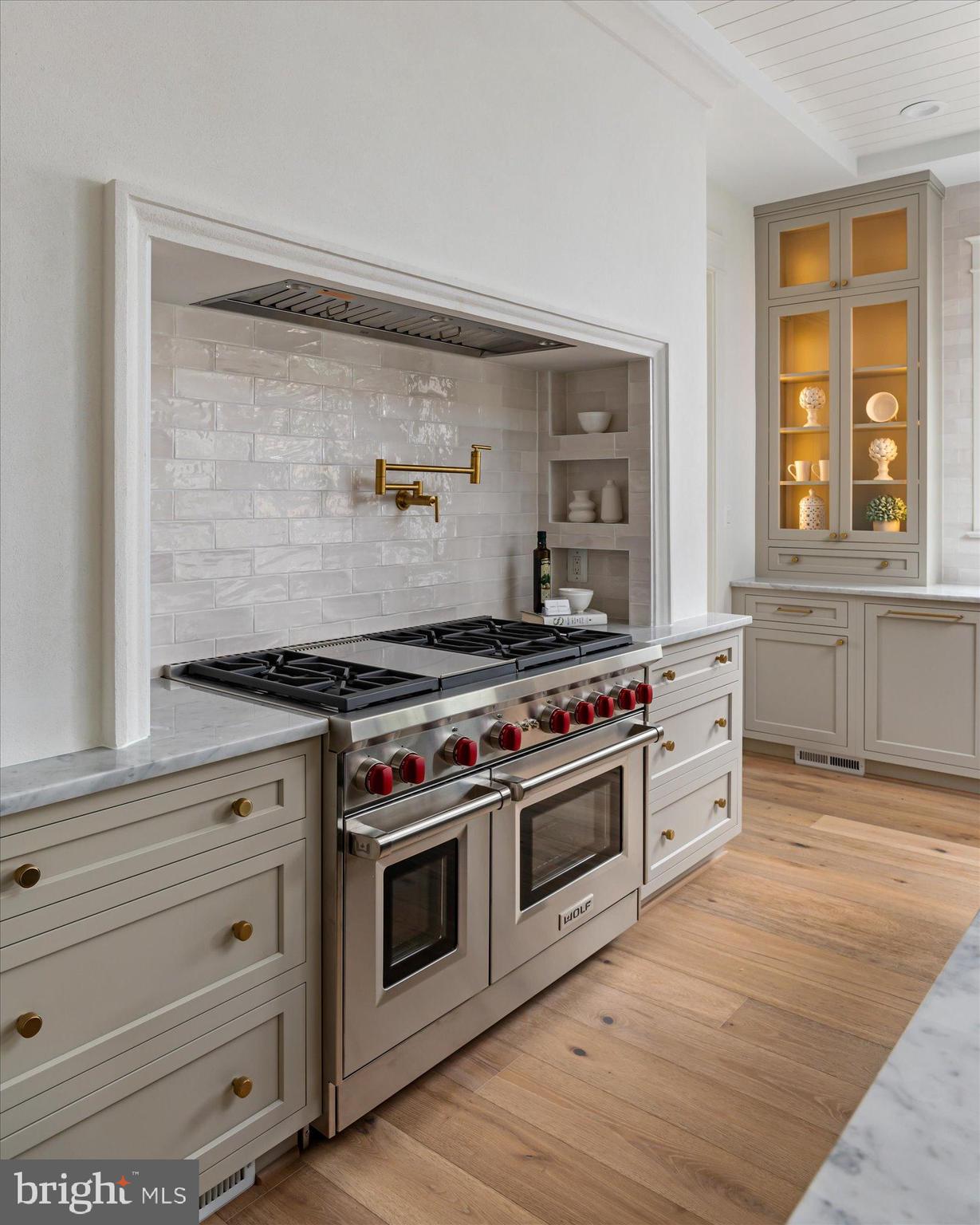 LEXINGTON VILLAGE - Residential