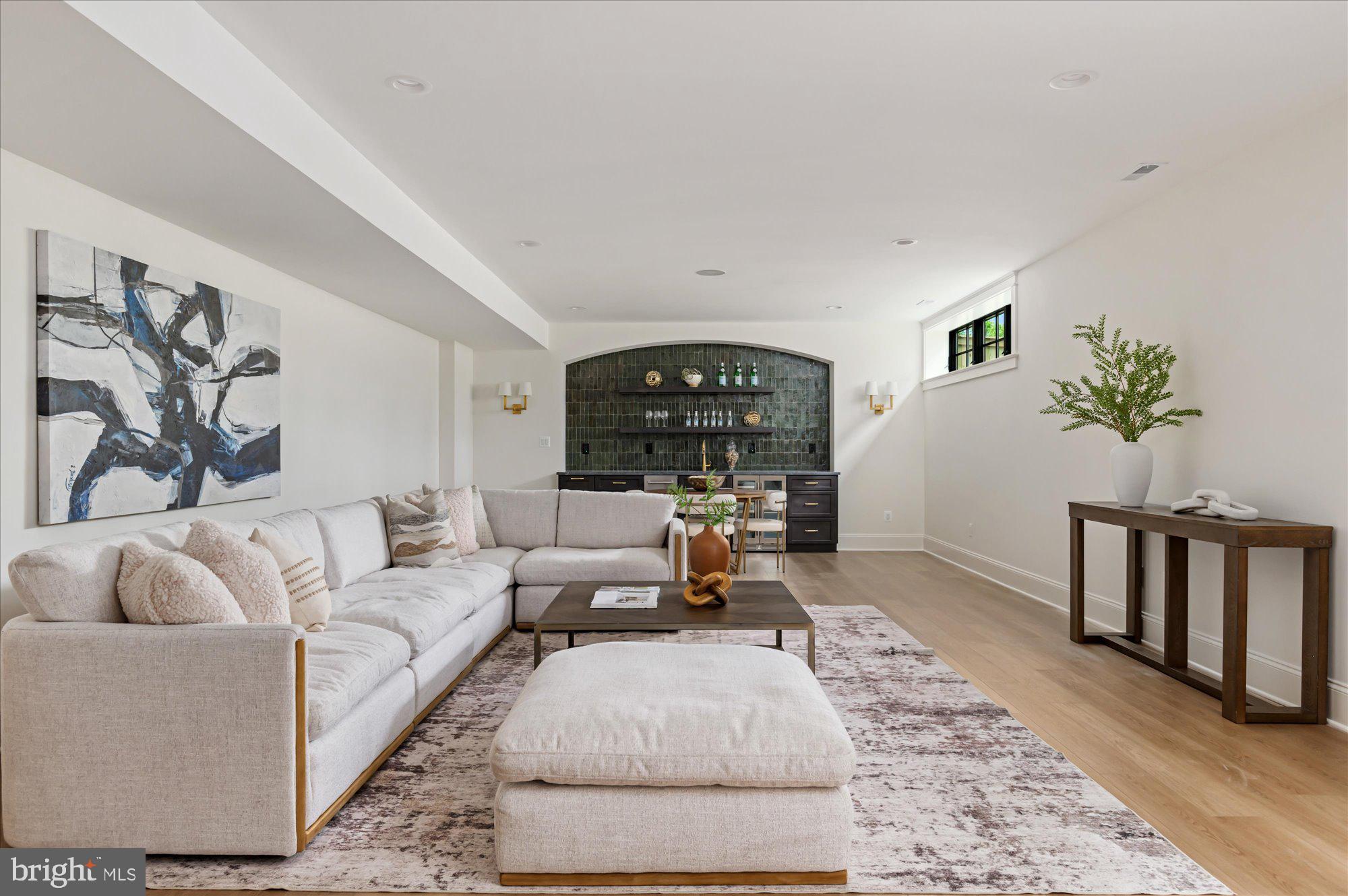 LEXINGTON VILLAGE - Residential