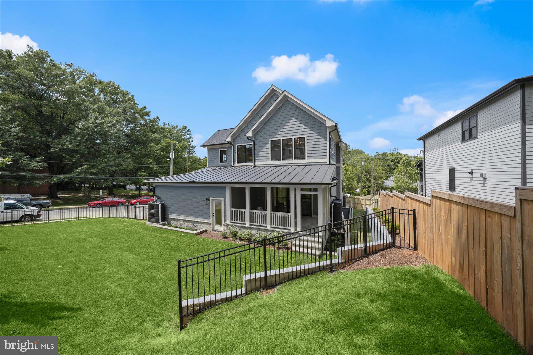 LEXINGTON VILLAGE - Residential