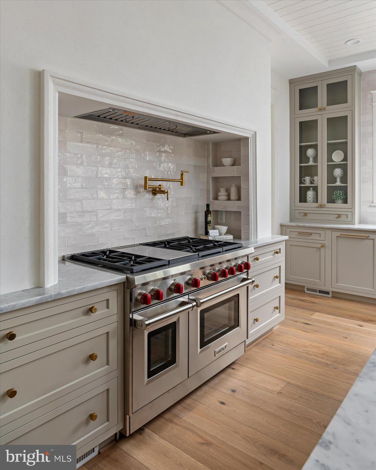 LEXINGTON VILLAGE - Residential