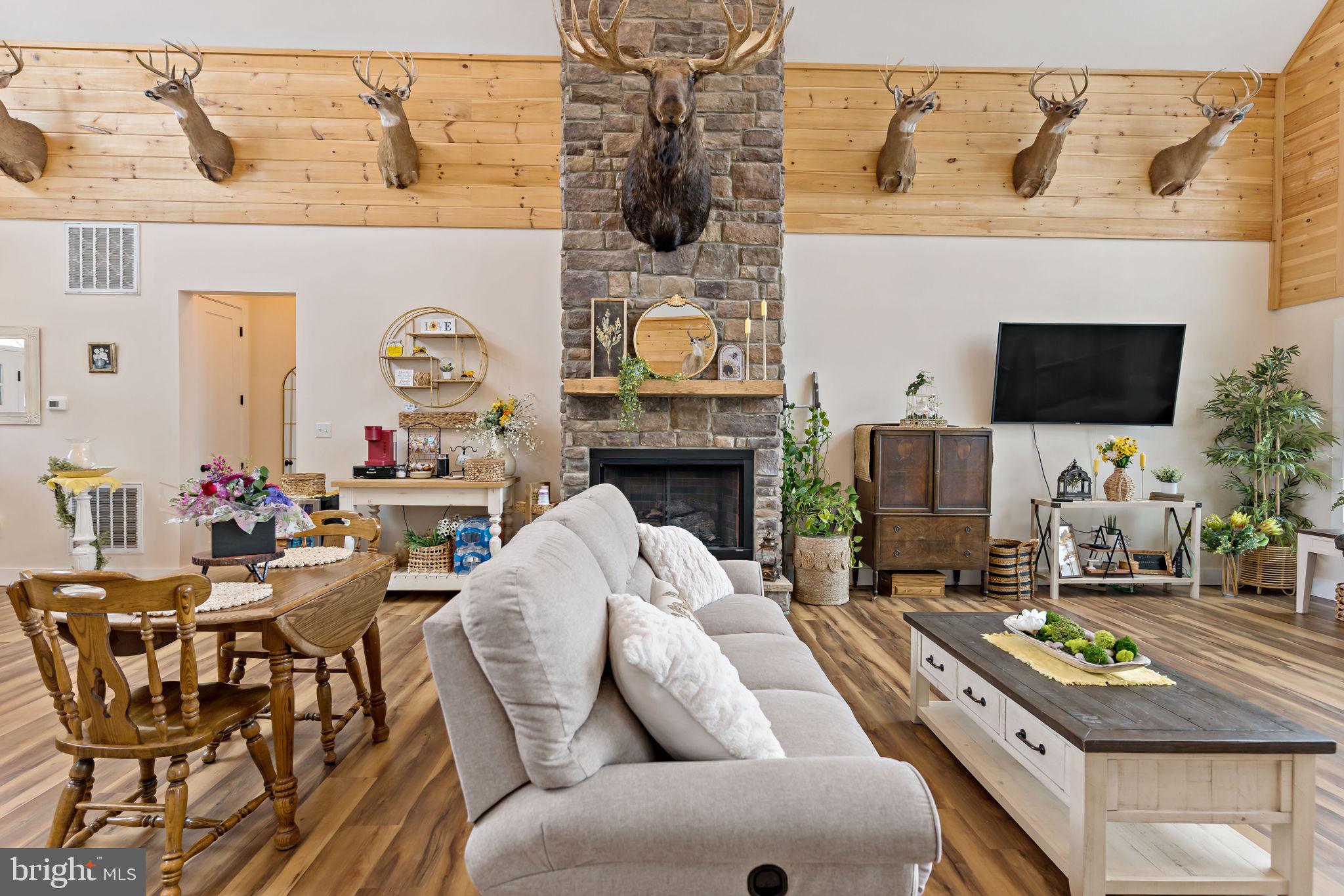 ROUND TOP ESTATES - Residential