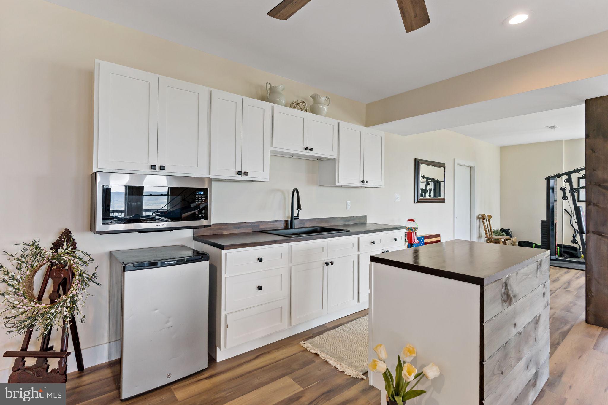 ROUND TOP ESTATES - Residential