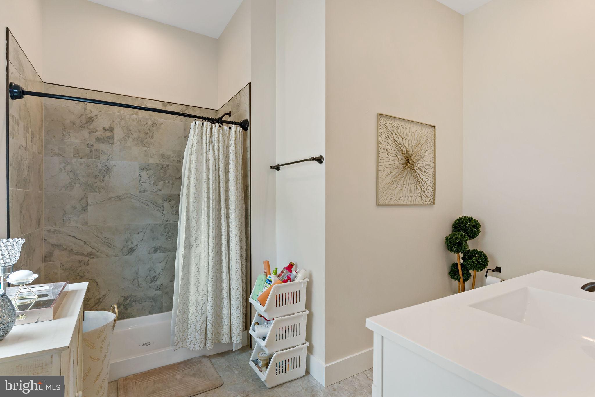 ROUND TOP ESTATES - Residential