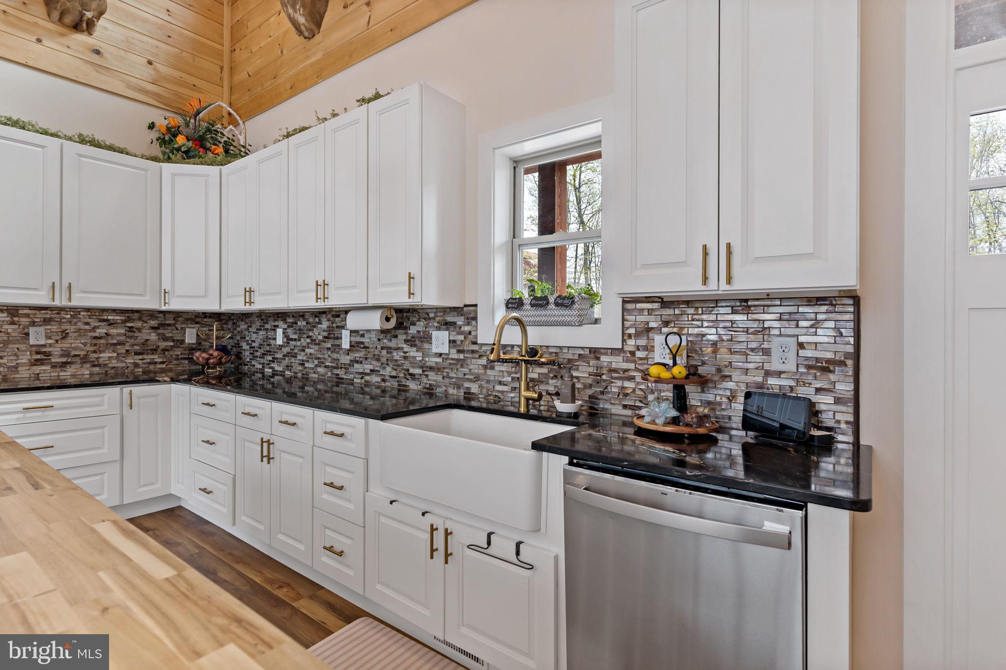 ROUND TOP ESTATES - Residential