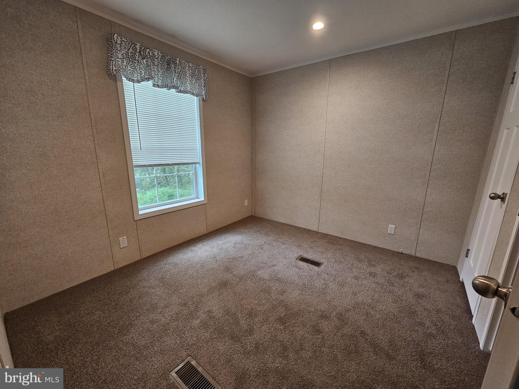 ROYAL MANOR - Residential