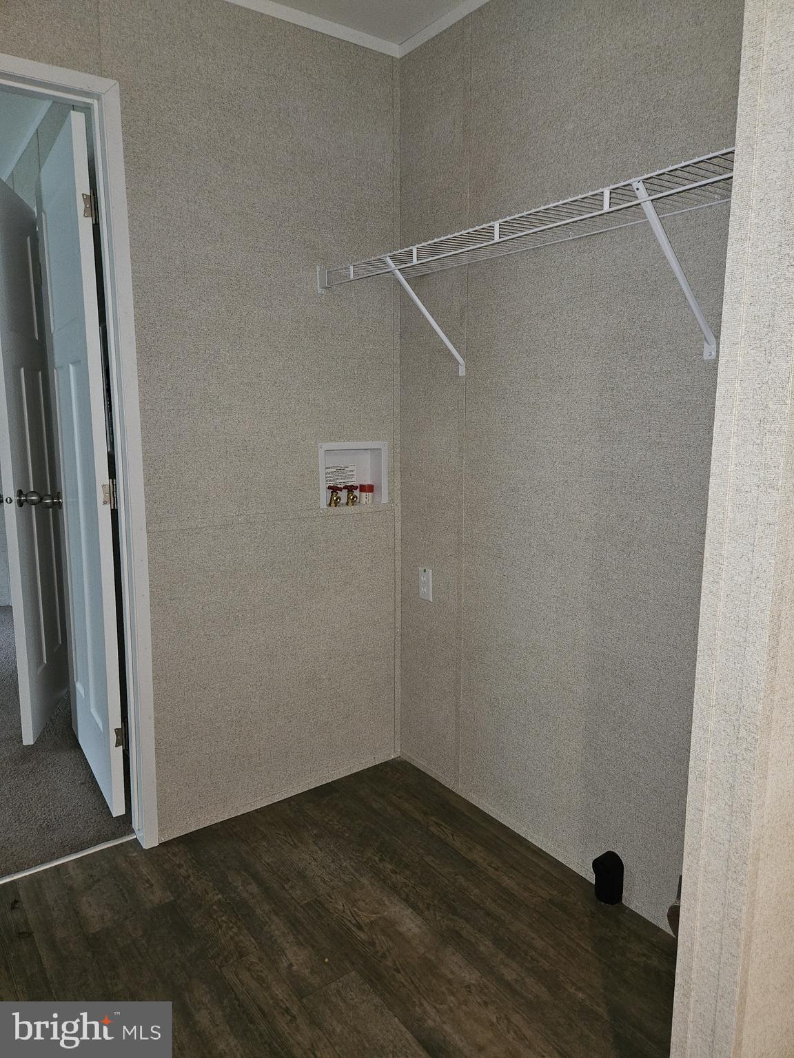 ROYAL MANOR - Residential