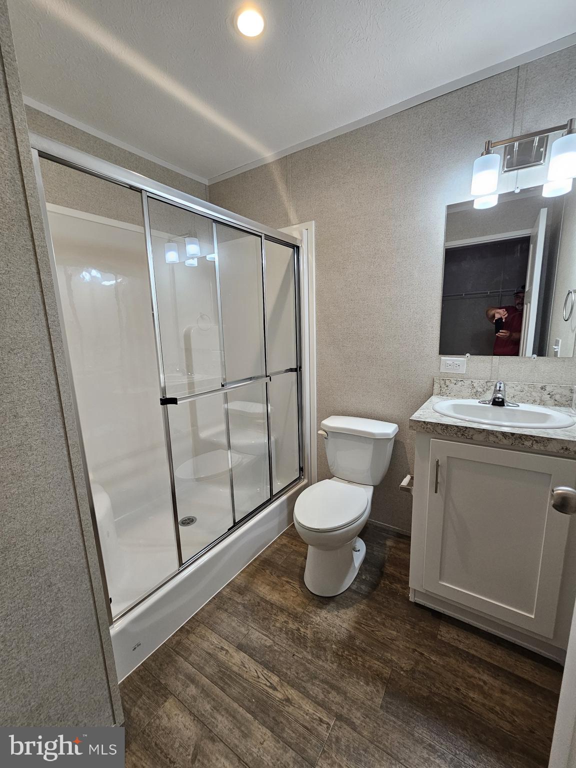 ROYAL MANOR - Residential